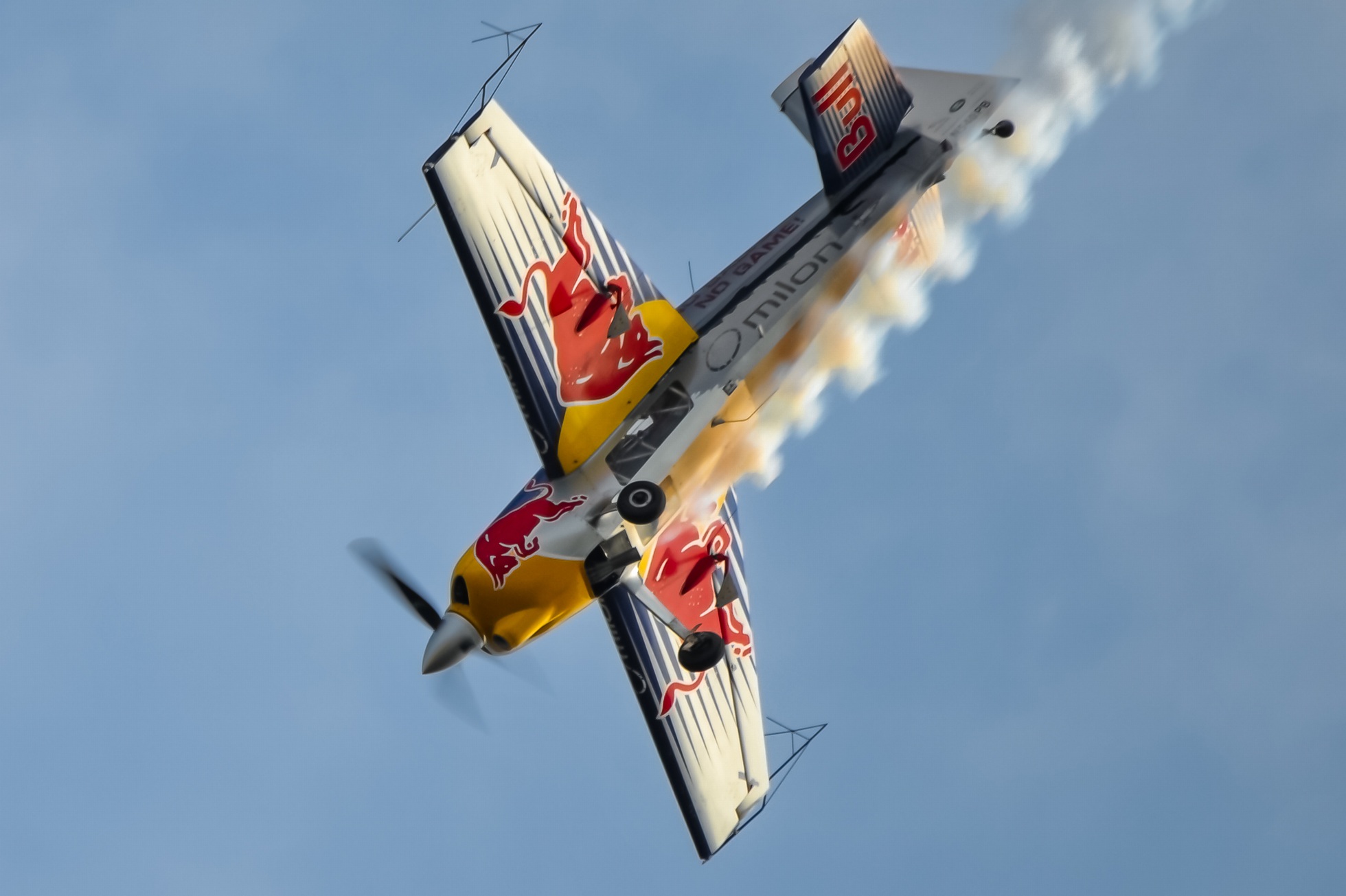 2512-Red Bull geeft je 